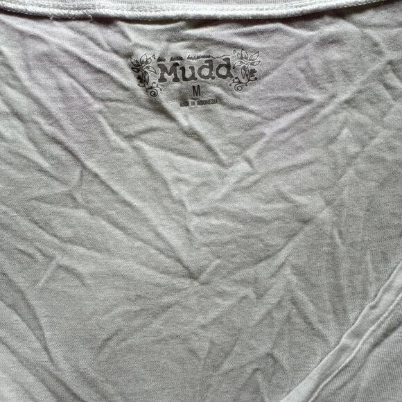 Women's white v-neck tee-shirt soft size medium - Picture 3 of 3